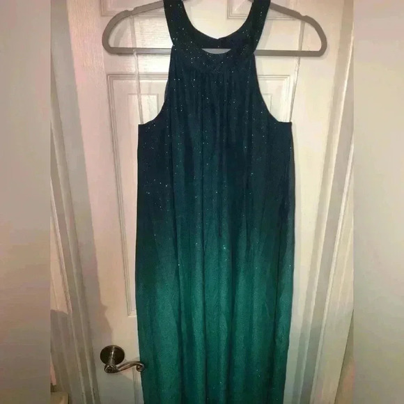 VENUS Formal multi layer maxi dress - Picture 5 of 16